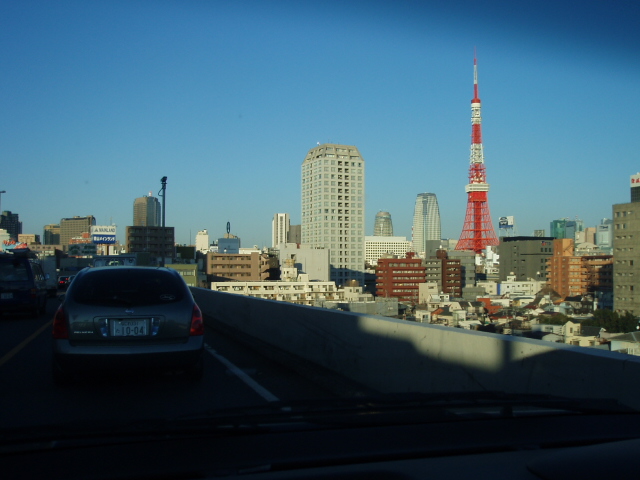 la vista de Paris desde la autopista de Tokio es preciosa.JPG